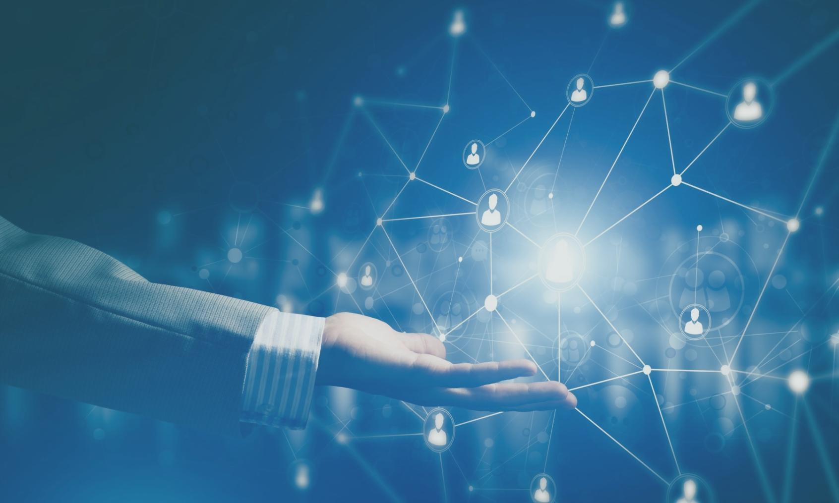 Komplexe Netzwerkstruktur mit farbigen Verbindungslinien